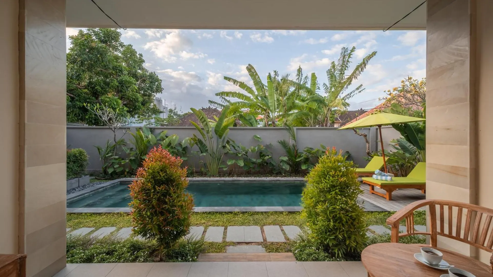 Titeng Guest House - Comfortable Studio In Amazing Location Near Potato Head And The Beach Seminyak  Apartment